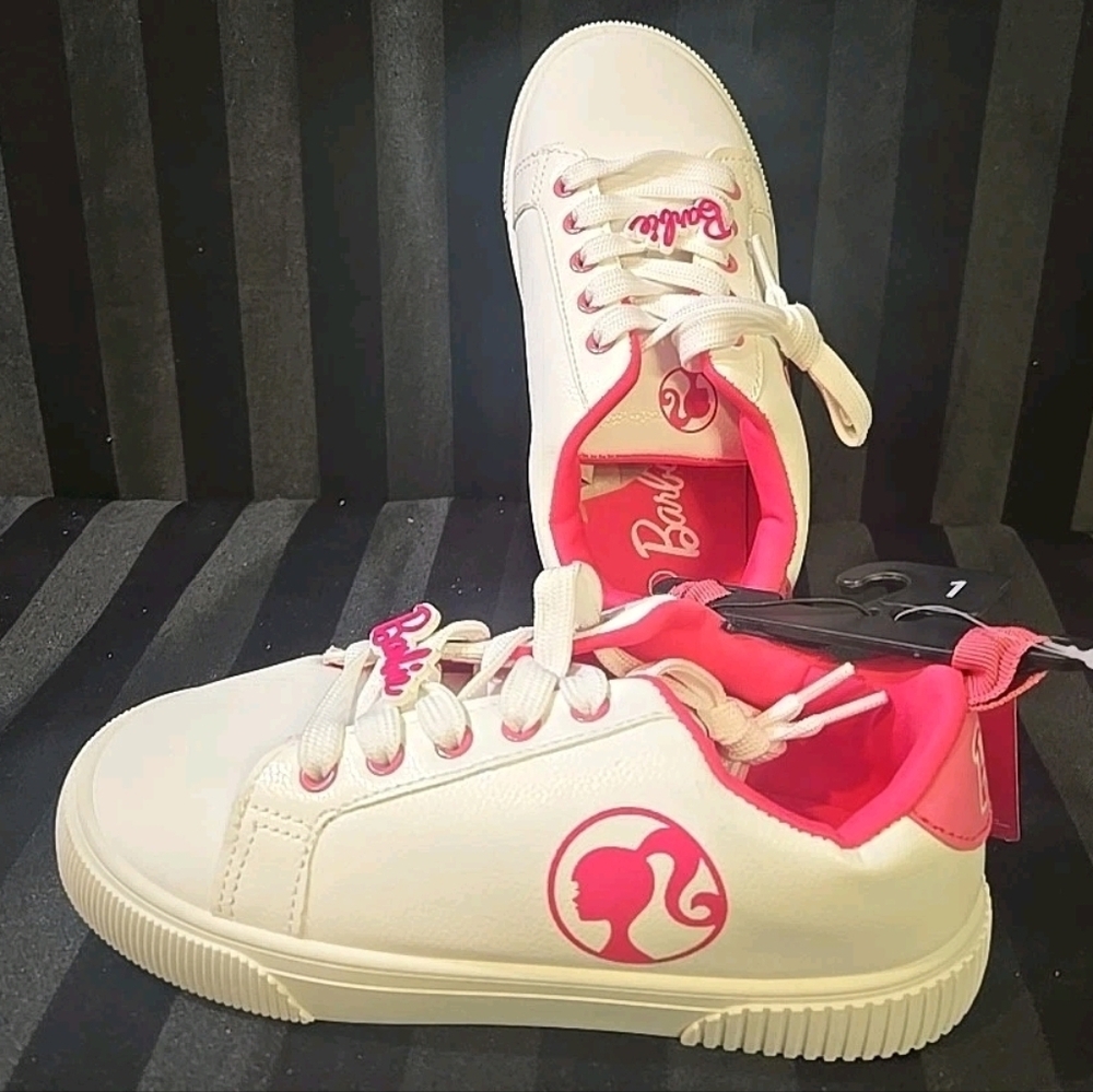 Barbie Mattel Girls US Size 1 Low Top Court Pink White Lace Up Sneakers